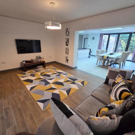 3 bedrooms - for families and contractors - lovely home, hotel in Nuneaton