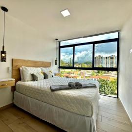 Modern Apt with City View and Pool at Avitat Joy, hotel a Antiguo Cuscatlán