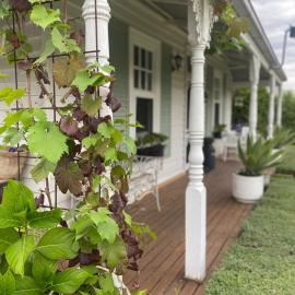 Korumburra Farmhouse, hotel in Korumburra