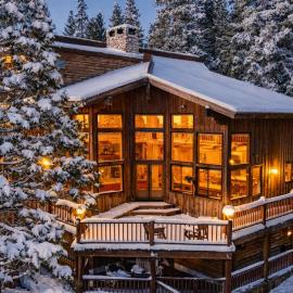 Waterfall Lodge Yellowstone Vibes AC Space, hotel di Shaver Lake