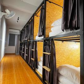 Softbox Hostel, hotel in Ban Laem Thong Lang