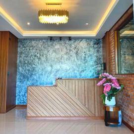 NEO cafe and hotel, hotel u gradu Suratani