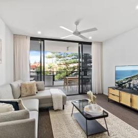Vibrant 2BD Escape - Exhilarating Location!
