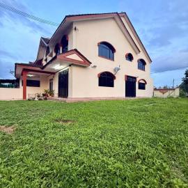De'Lunar Homestay