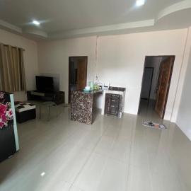 ใบไม้, hotel u gradu 'Ko Si Chang'