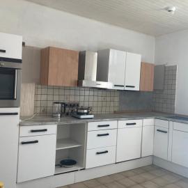 Geräumiges ganzes Apartment 90 m Zwei Schlafzimmer Wlan Privat Parkplatz große Küche mit Essbereich Badewanne Waschmaschine Spülmaschine gesamte Unterkunft gehört Ihnen