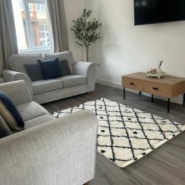 Spacious Barwell Home B with Parking - Sleeps 4