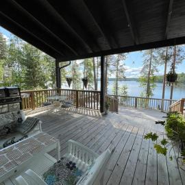 Luxury Beach house Villa Vaahtoranta on the lake shore, hotel in Kuopio