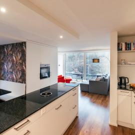 Neue Wohnung an Stadtrand mit Parkplatz, Hotel in Ebikon
