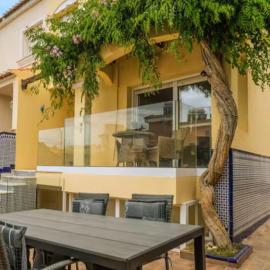 Spacious Modern Family House with sea view - Aguadulce Almeria, hotel in Roquetas de Mar