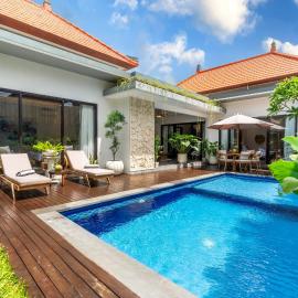 Villa Taj - Luxury 3-bedroom Pool Villa Near Seminyak, hotel in Kerobokan