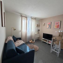 Cozy Wellington-Studio near Arras station and center, Hotel in Achicourt
