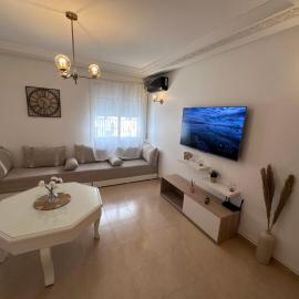 Appartement lumineux 2 chambres clim, Wi-Fi, parking proche corniche Tanger