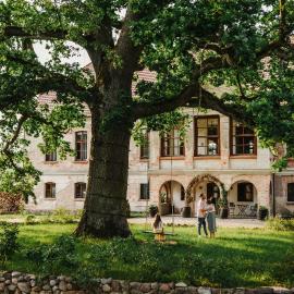 Folwark Wielka Wieś、Główczyceのホテル