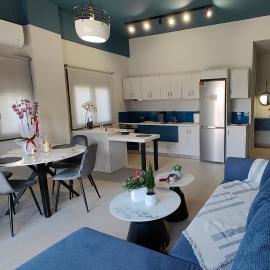 Modern Central Apartment - 400m to Beach