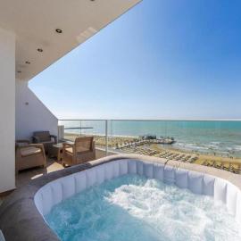 The Seaview Jacuzzi Suite by PS