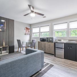Top Level - Atlanta MBS Apartment with Private Hot Tub