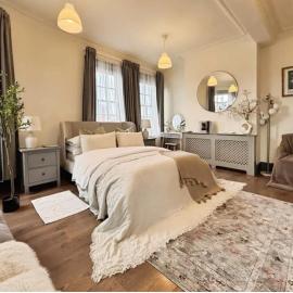 The Stage Door - 3BR in Central Tunbridge Wells - Sleeps up to 7 People