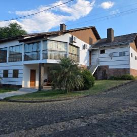 Premium house with pool、サンタナ・ド・リヴラメントのホテル