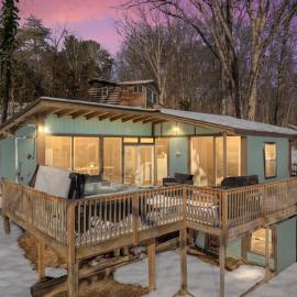 Lazy Lake 3BR Cabin w/ Mtn Views + Hot Tub +Wi-Fi