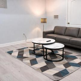 Modern 2BR Basement Suite Private Entrance, hotel v destinácii Brampton