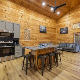 New listing-- Hocking Hills Modern Cabin – hotel w mieście Logan