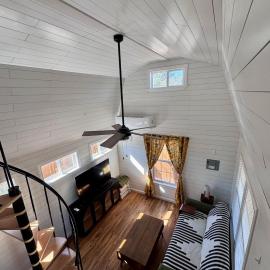 Cute Barn Guesthouse - Minutes from Downtown and major Attractions, hotel in San Antonio