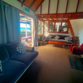Stranded in Paradise Ecolodge, готель у місті Tokomaru