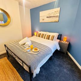 Comfortable 2-Bedroom Coastal Getaway, Sleeps 5