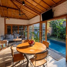 Villa Ju Ju, 3BR Iconic Villa in the Hearth of Pererenan, 5 mins from Canggu