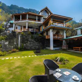 Stayvista at Tulip Terraces Cozy Mountain Home with Fireplace, hotel in Manāli