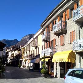 Mansarda Via Chanoux, hotel u gradu 'Saint Vincent'