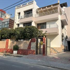 NICE Stay & Care, hotel en Noida