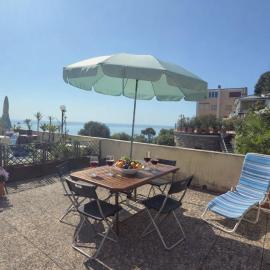 Attico Vista Mare con terrazza e posto auto