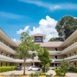 Baan Mak Mai Hotel, hotelli kohteessa Si Sa Ket