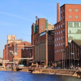 City Apartment 3 #Netflix &Wlan &Kaffee Maschine & Zentral & 500m Innenhafen & 2 min U Bahn