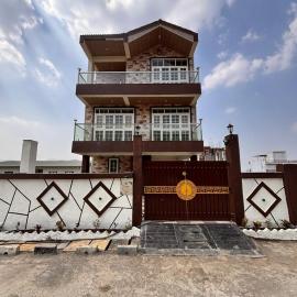Devs Villa Amansara above the sky, hotel u gradu Pune