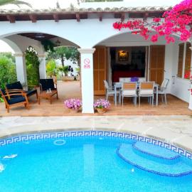 YourHouse Estrelitzia, hotel i Cala Serena