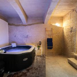 Traditional Maltese 2-Bedroom Home with Private Hot Tub - Steps Away from Valletta, hotel in Il-Furjana