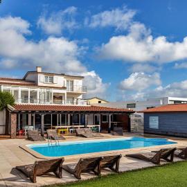 FreeSurfCamp, ξενοδοχείο σε Peniche