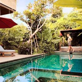 Pigstone Design Studios Beachfront, hotel in Tanah Lot