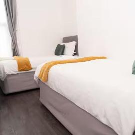 Near Transport - Parking - WiFi - Sleeps 3