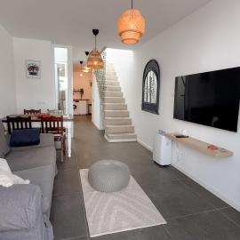apartment in La Santa, Lanzarote, village by the Sea – hotel w mieście La Santa