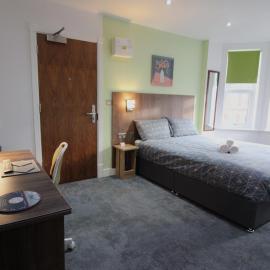 Victoria House - Deluxe Studios in Coventry City Centre, free parking, by COVSTAYS