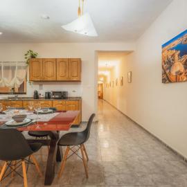 New on the market - Stylish 3BR Unit Walking distance to the beach By SF Homes, hotel di Il-Maħsel
