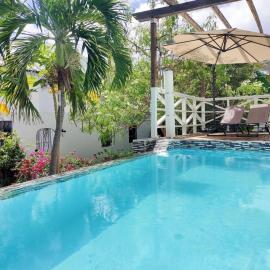 Blue Sail Rooms, hotel a Koolbaai
