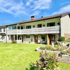 Ferienhaus mit Sauna nah am Badesee und Sportplatz, Hotel in Skruv