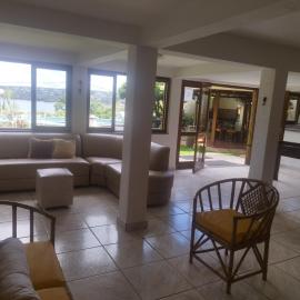 Maravilhosa casa de campo com linda vista da lagoa