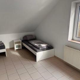 4 Personen I 2 Schlafzimmer I Wohnung Wörrstadt mit Parkplatz