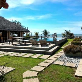 Jepara Marina Beach Bungalows، فندق في جيبارا